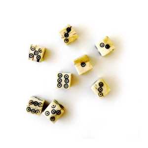 Tärningar 10 mm, handgjorda i ben, 10-pack