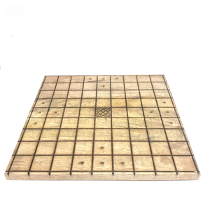 Hnefatafl med spelbräde i trä och glaspjäser