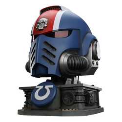 Warhammer 40,000: Space Marine 2 Replica 1/1 - Lieutenant Titus Ultramarines Helmet with Display Stand 44 cm