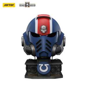 Warhammer 40,000: Space Marine 2 Replica 1/1 - Lieutenant Titus Ultramarines Helmet with Display Stand 44 cm